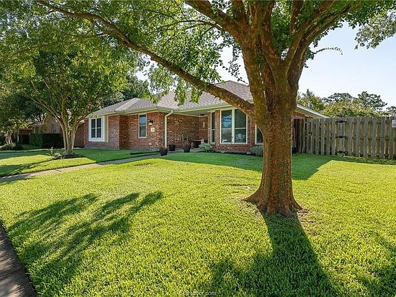 2nd image of 1404 Southern Plantation Dr
