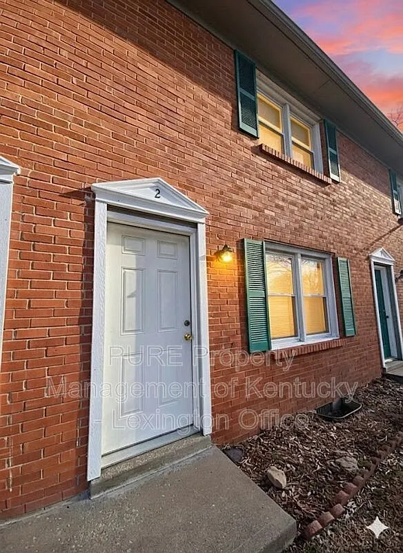 Building Photo - 305 Lake St #2