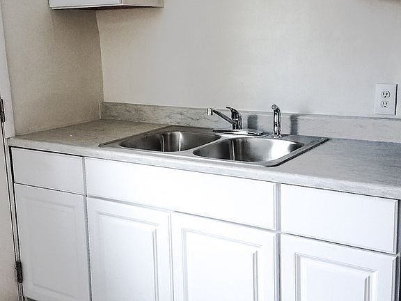 5th image of 1132-1136 Pico Blvd APT F