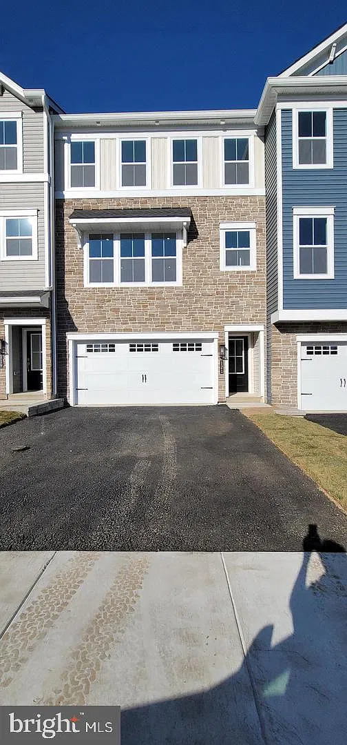 3 bed, 2.5 bath, $3,495 — Photo 4