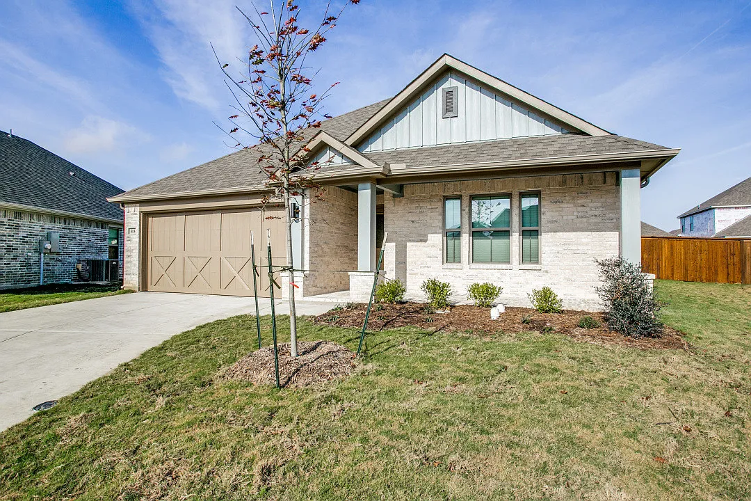 3 bed, 1427 sqft, $2,475 — Photo 1