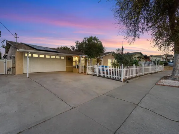 1525 Walbollen St, Spring Valley, CA 91977