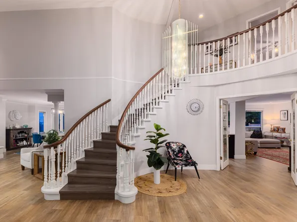 4702 Stahaken Ct, Tsawwassen, BC V4M 4B9