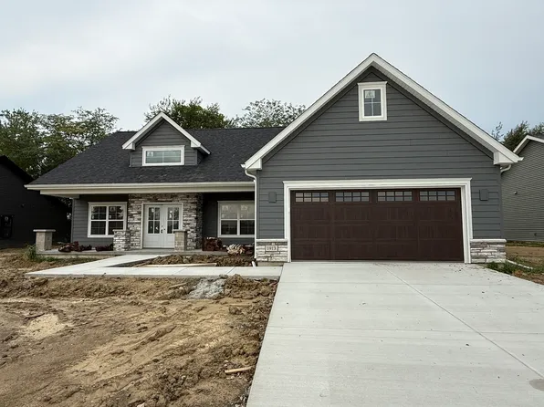 1913 S Stone Creek Blvd, Urbana, IL 61802