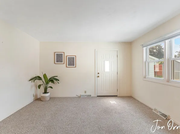 4442 Annsbury Ct SW, Wyoming, MI 49519