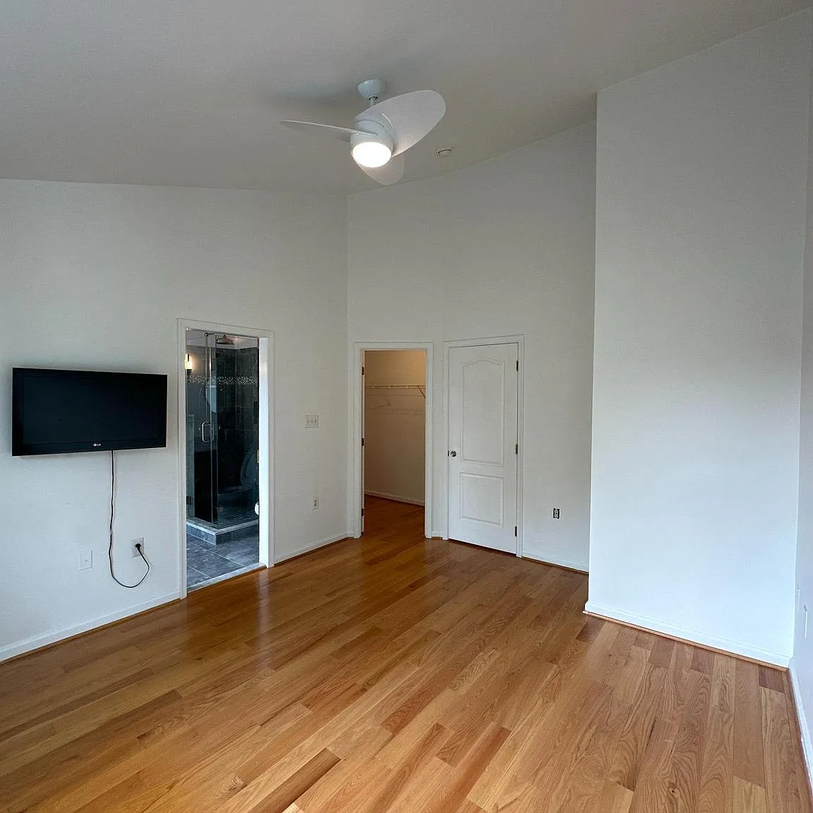 4 bed, 2.5 bath, 1952 sqft, $2,900 — Photo 3