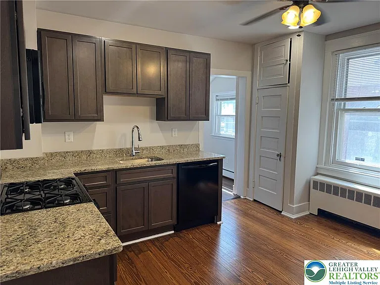 1320 Chelsea Ave — Photo 5