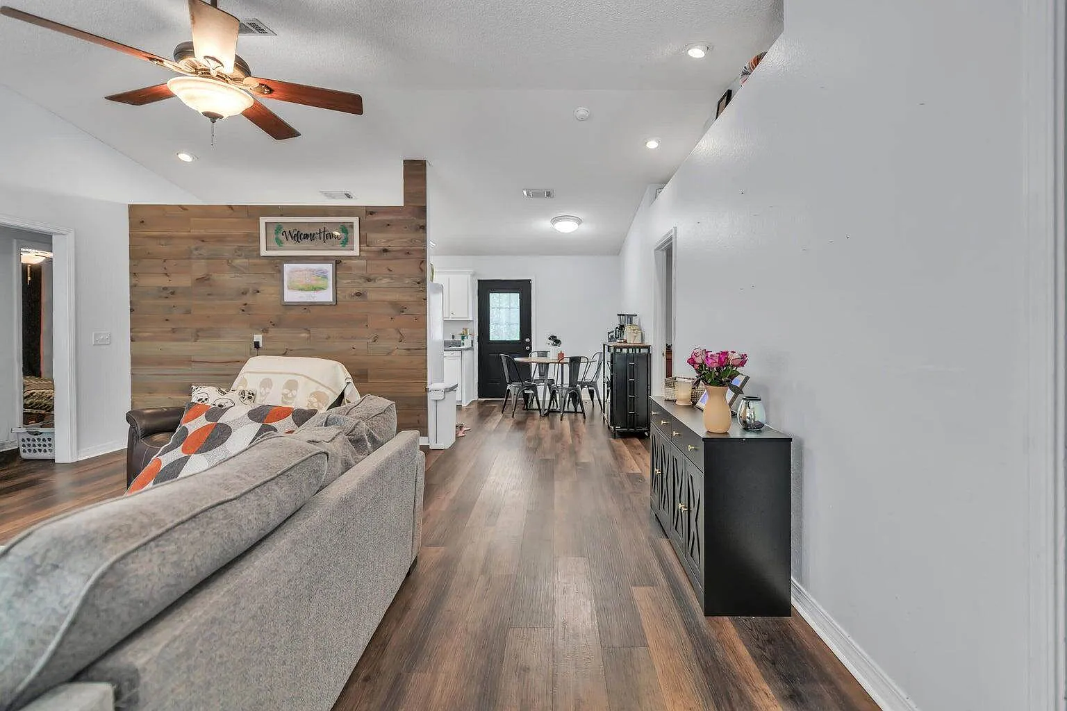 3 bed, $1,900 — Photo 2