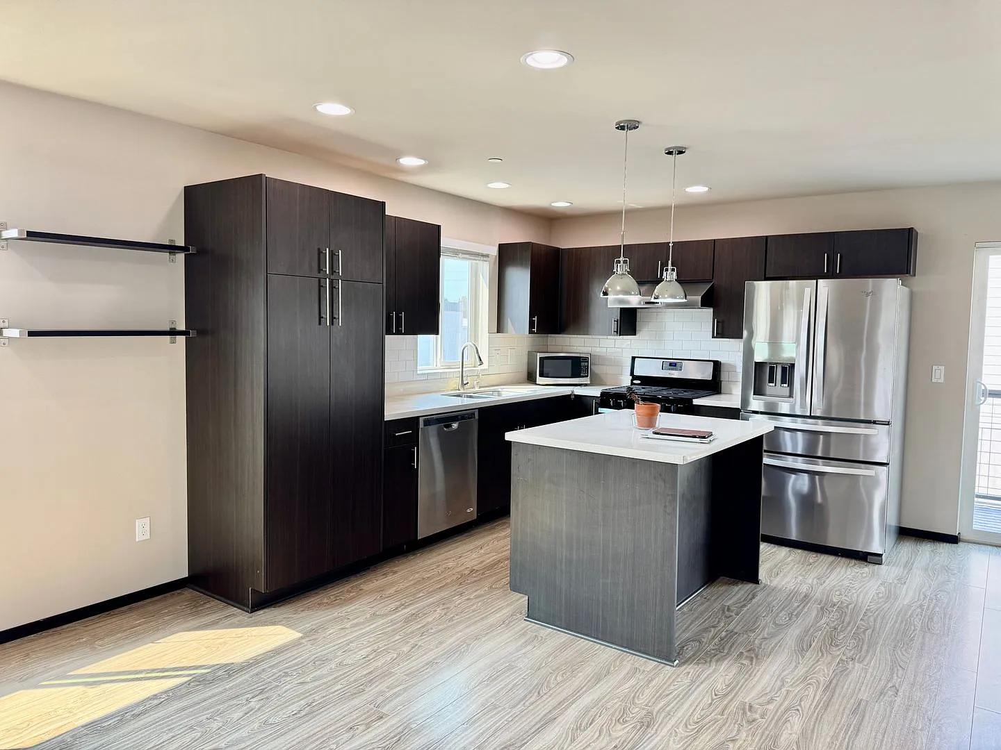 Everett Townhouse — Photo 4
