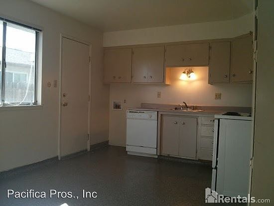 3rd image of 3804 El Camino Ave