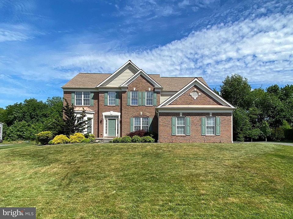 1st image of 55 Hempstead Dr