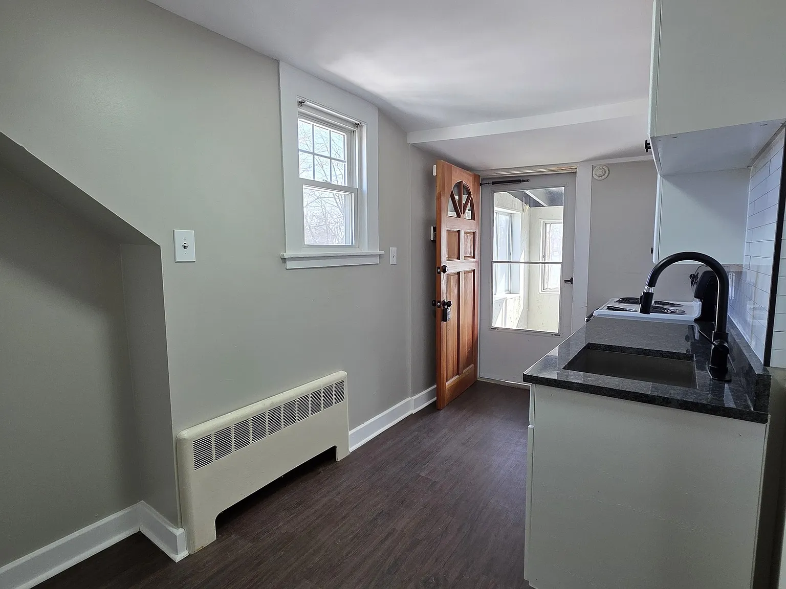 2 bed, 1.0 bath, 2935 sqft, $1,550 — Photo 2