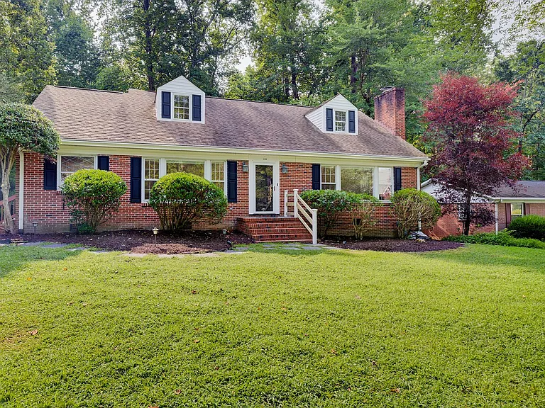 114 Richards Rd — Photo 1