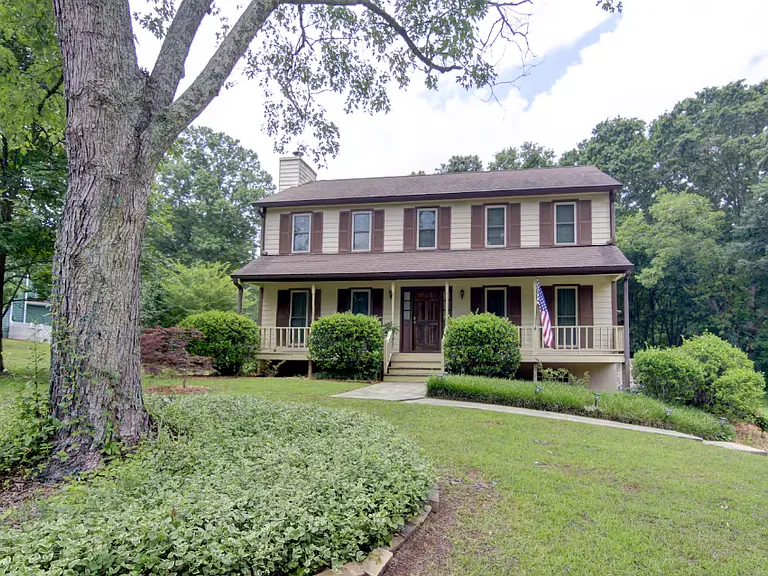 110 Hampton Way — Photo 11