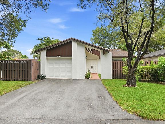 3rd image of 10828 SW 132nd Circle Ct