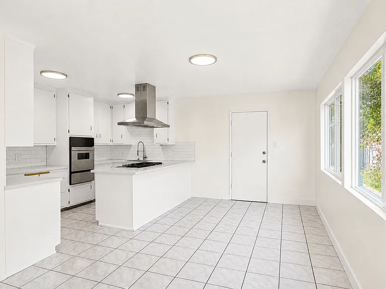 716 Glenway Dr #1 — Photo 8