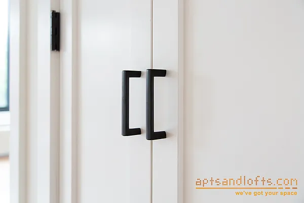 Rented by aptsandlofts.com | media 23