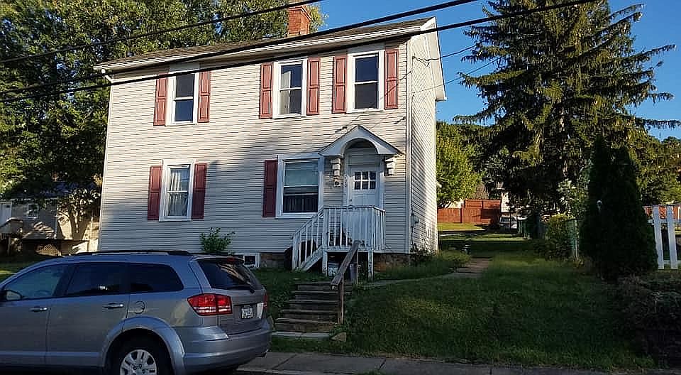 1st image of 720 E 1st Ave