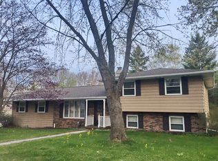 2628 Hillside Ln, Green Bay, WI 54302