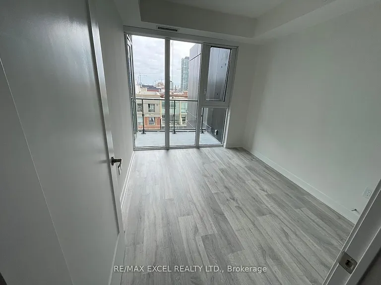 60 Princess St #914 — Photo 24