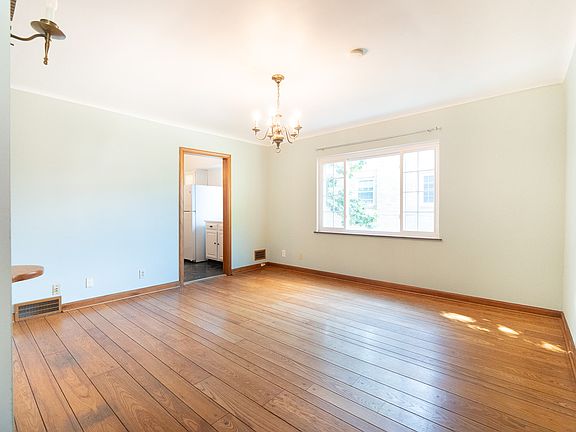 5th image of 3161 Bellewood Ave