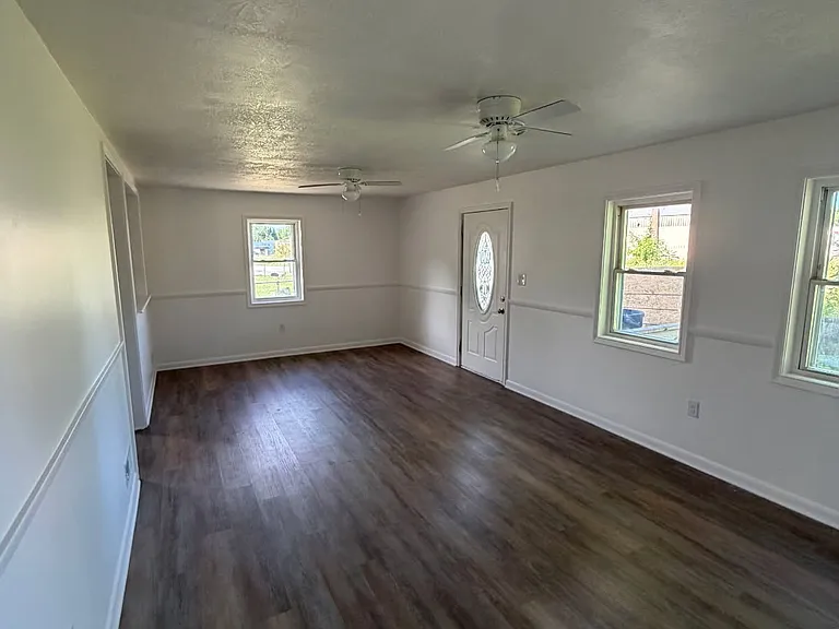 5115 Mathews Ave — Photo 4