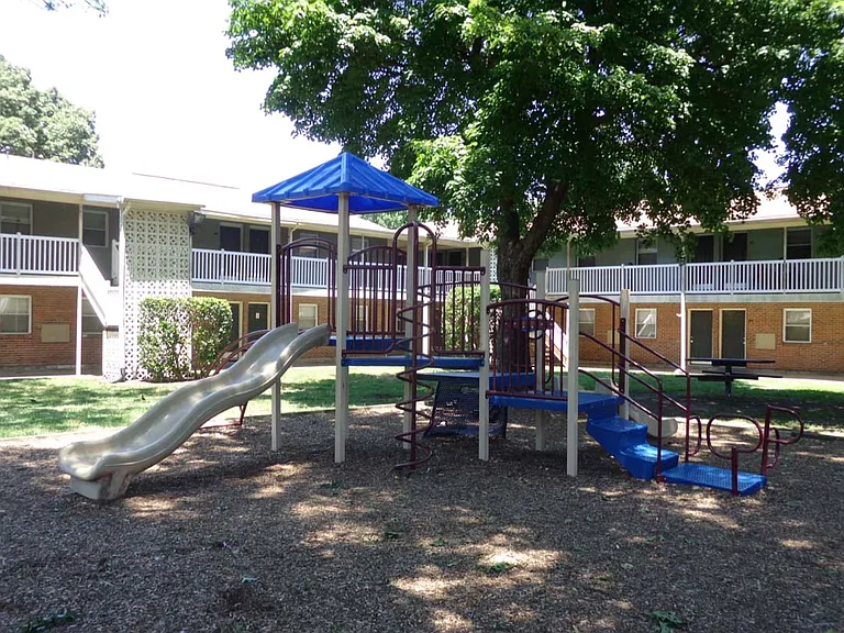 Oyster Point Place — Photo 12