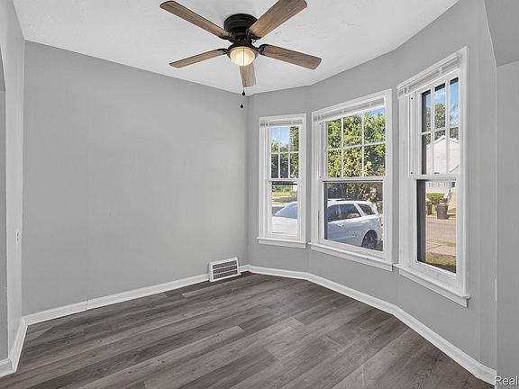 4th image of 20206 Greeley St