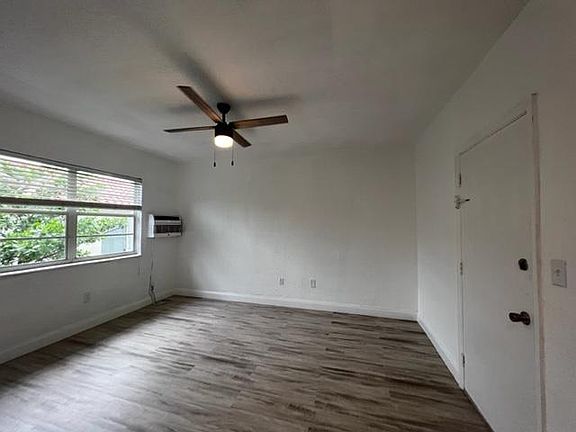 4th image of 7510 Byron Ave APT 5