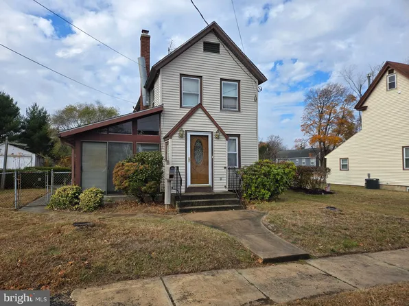 18 N Vine St, Clayton, NJ 08312