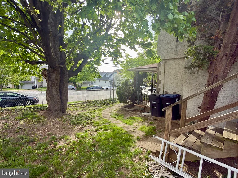 422 W 6th Ave — Photo 13