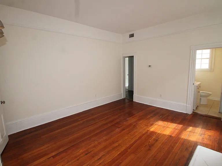 120 W Waldburg St #2 — Photo 4