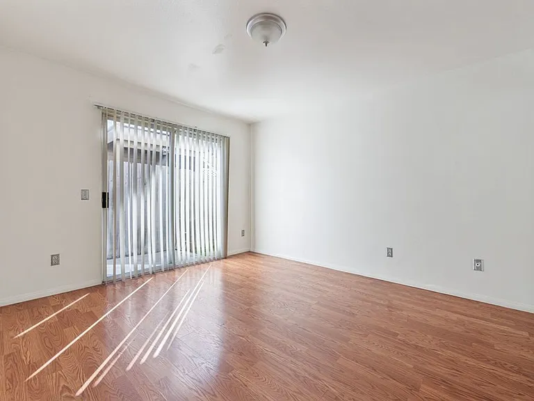 2403 Meade Ave — Photo 22