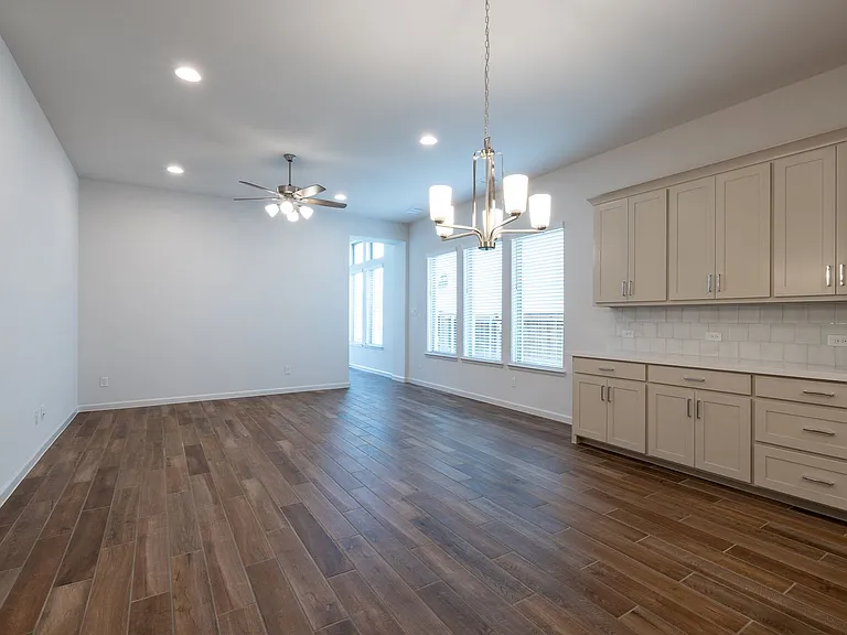 9316 Paintbrush Dr — Photo 6