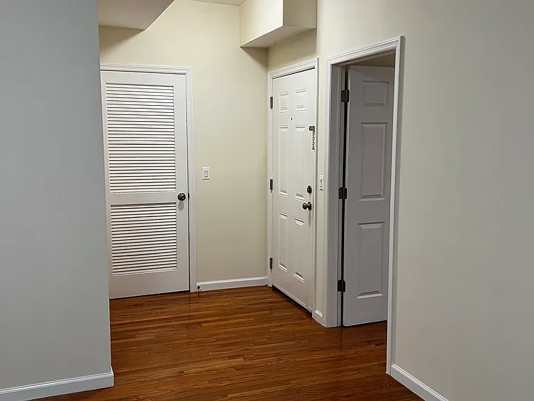 159 Montgomery St #3 — Photo 6
