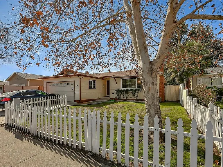 157 N Park Victoria Dr — Photo 1