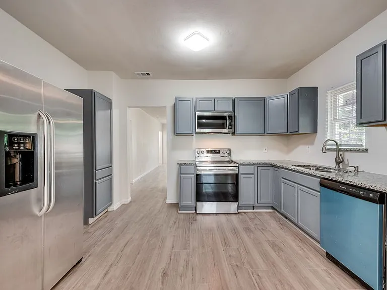 2704 Rosen Ave — Photo 6
