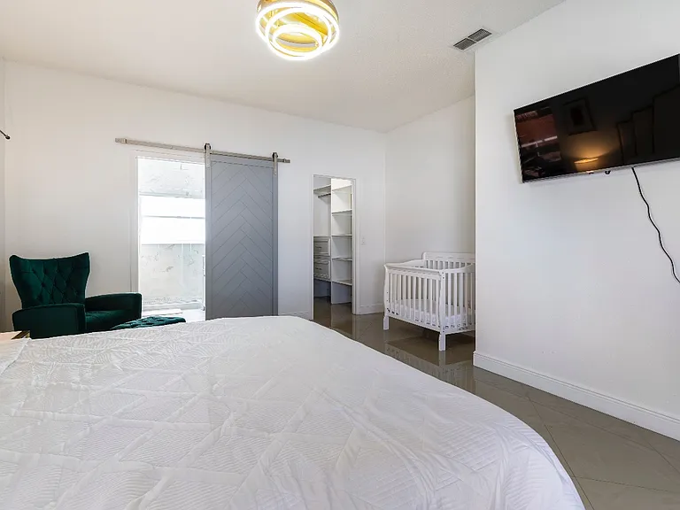 1041 Jaybee Ave — Photo 24