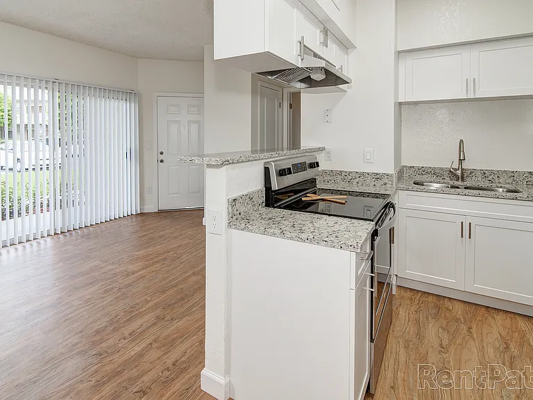 Waterford Point Apartments — Photo 22
