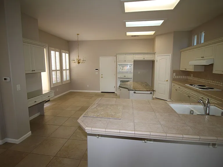 795 Heritage Ave — Photo 23