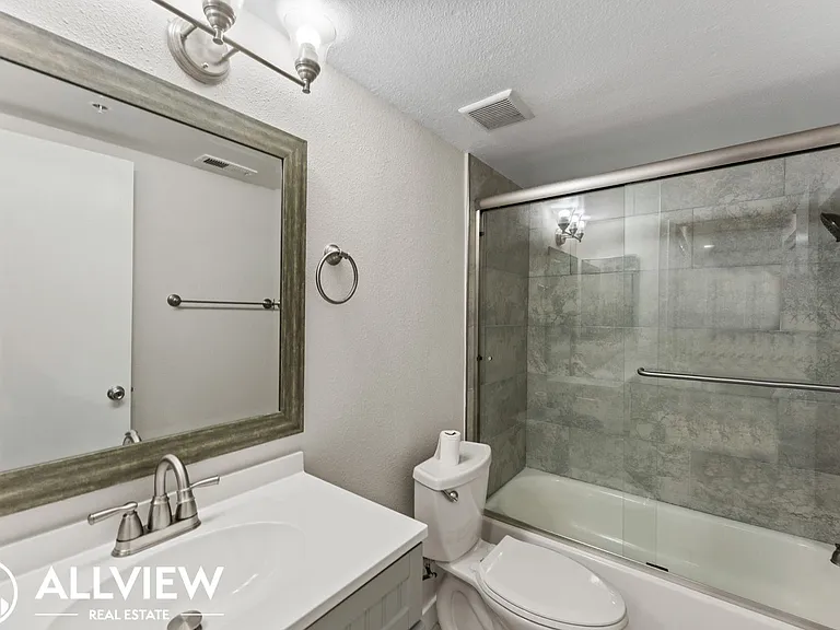 2418 Huntington Street — Photo 14