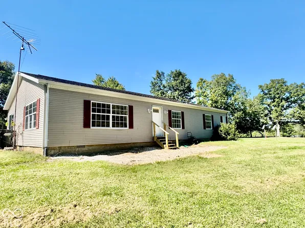 8476 E Sycamore Rd, Bloomfield, IN 47424