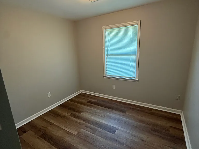 3325 Featherston Dr — Photo 9