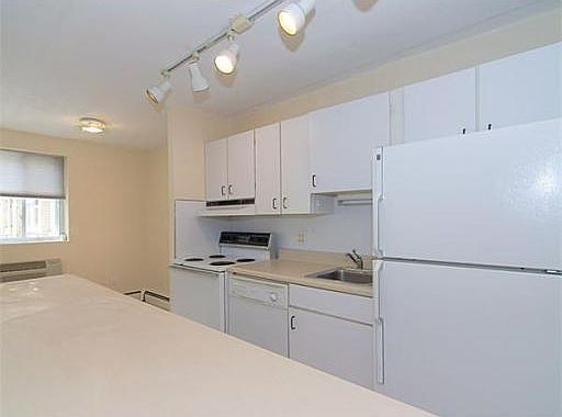 1st image of 123 Sewall Ave #1Q