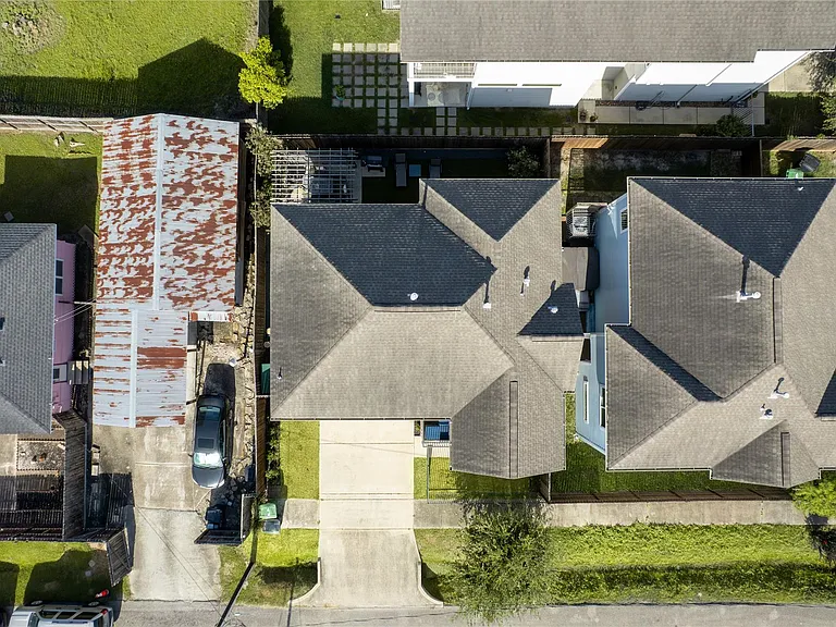 2306 Wipprecht St — Photo 32
