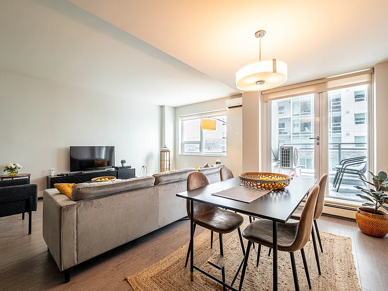 15 Kings Wharf Pl #403 — Photo 8