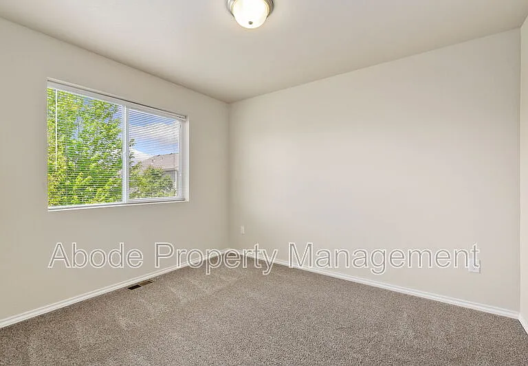 347 Kalkaska Ct — Photo 17