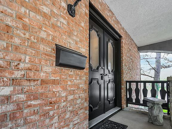 3rd image of 3523 Avignon Pl