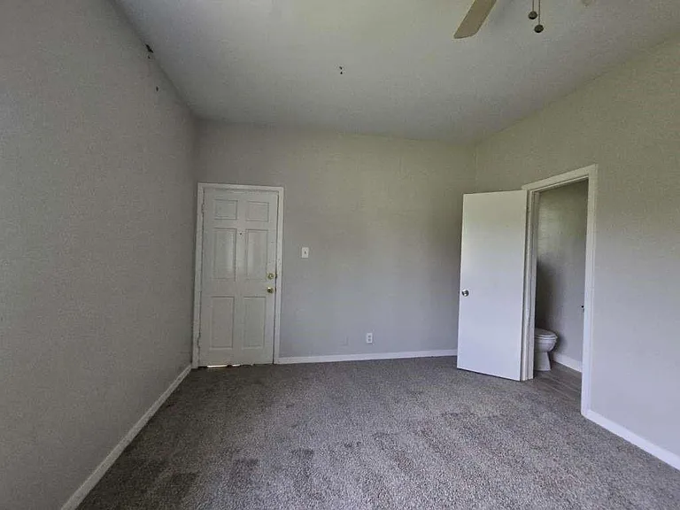 1824 Magnolia St — Photo 6