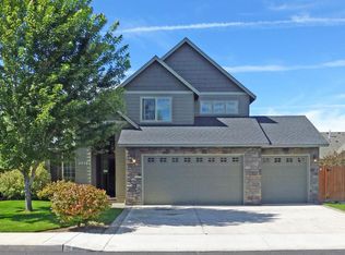 2979 NW 17th St, Redmond, OR 97756